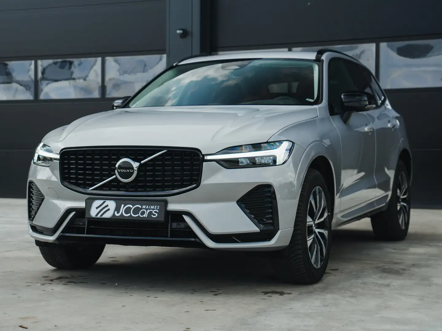 Volvo XC60 2.0 B4 MHEV AWD Plus Dark Argent - 2