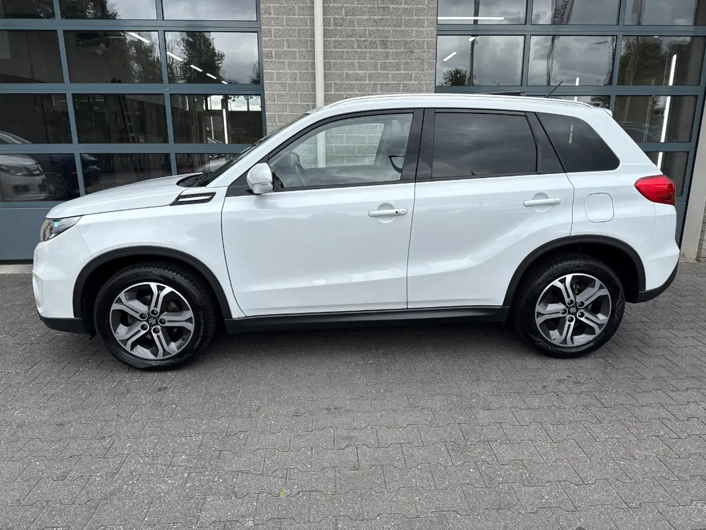 Suzuki Vitara 1.6 High Executive | AFN. TREKHAAK | SCHUIFDAK | Blanc - 2