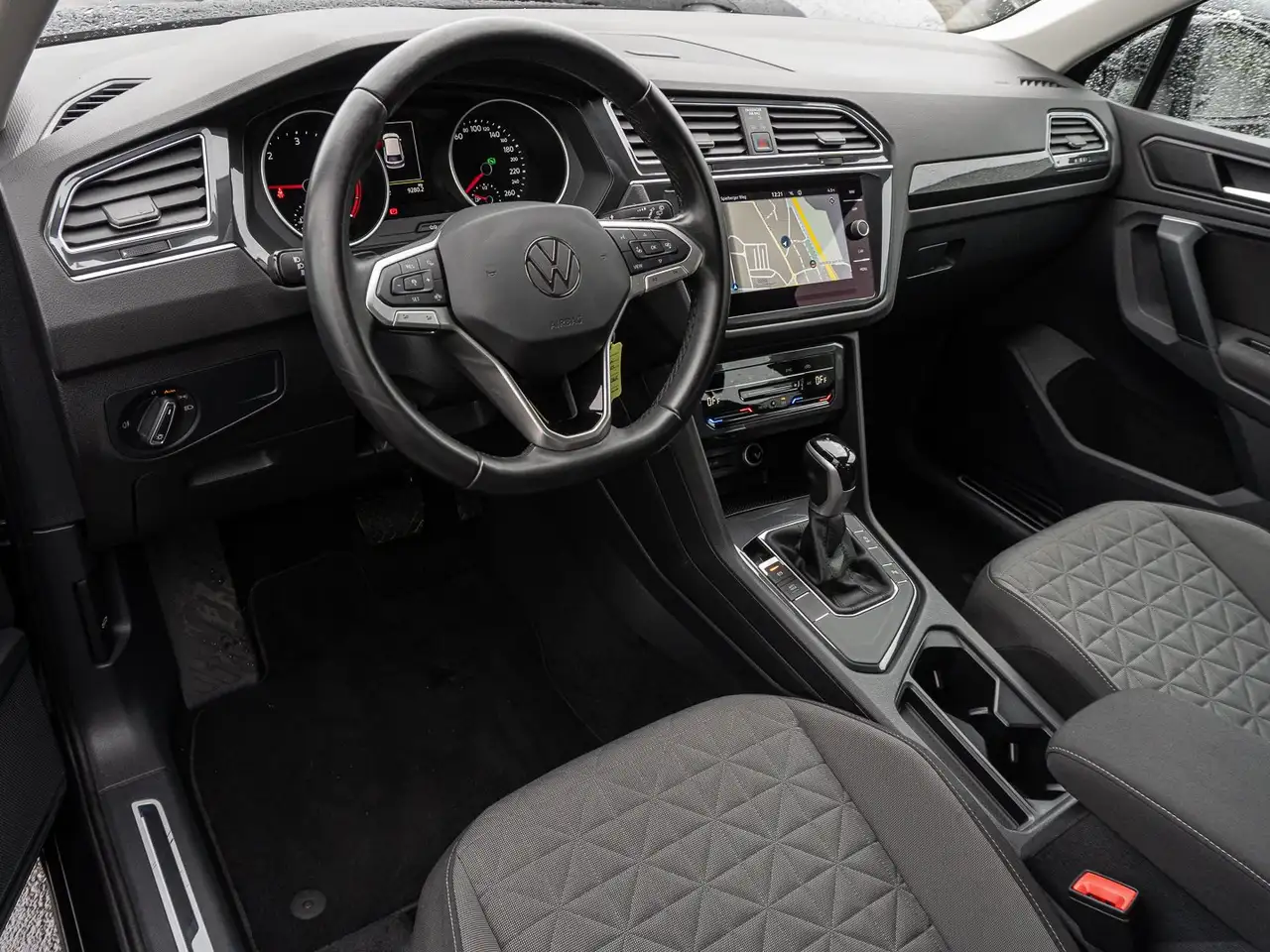 Volkswagen Tiguan 2.0 -TDI DSG Life 9