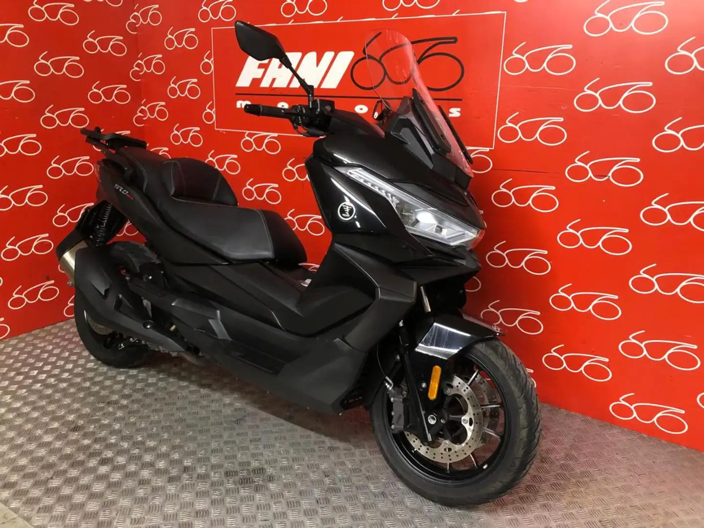 Voge SR 400 Nero - 2