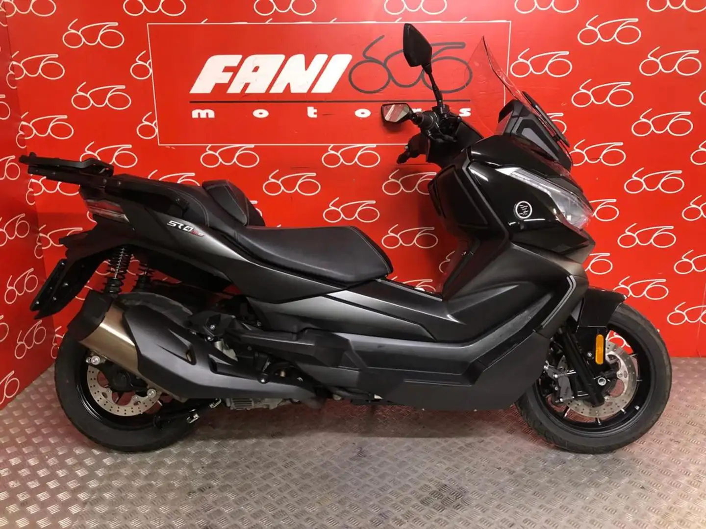 Voge SR 400 Nero - 1