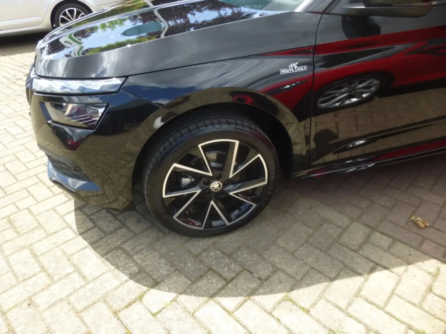 Skoda Kamiq Monte Carlo 1.0 TSI Panoramadach LED Navi Zwart - 2
