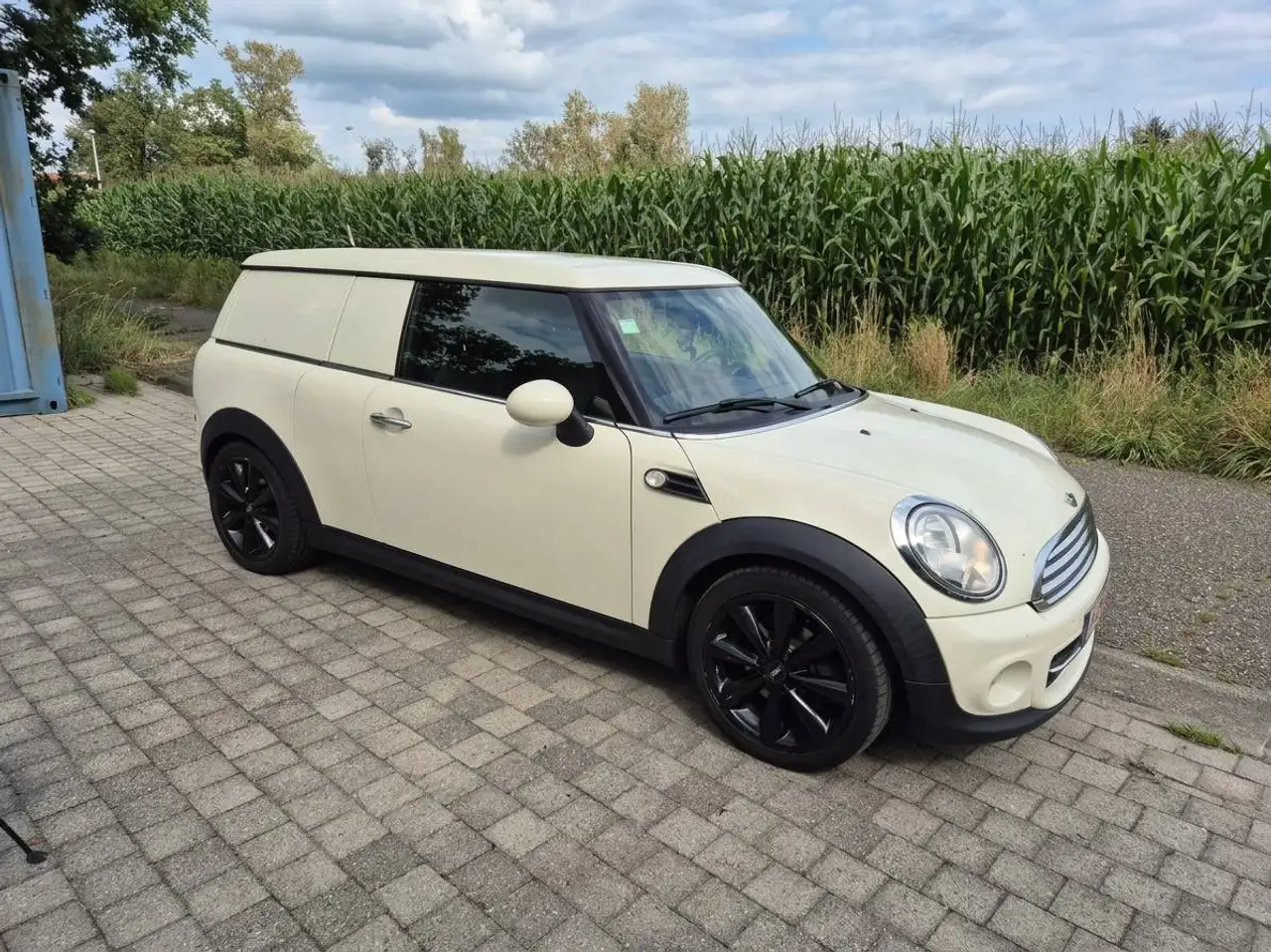 MINI Cooper D Clubman Mini Clubman 1.6 D Cooper DPF — photo 1 of 5