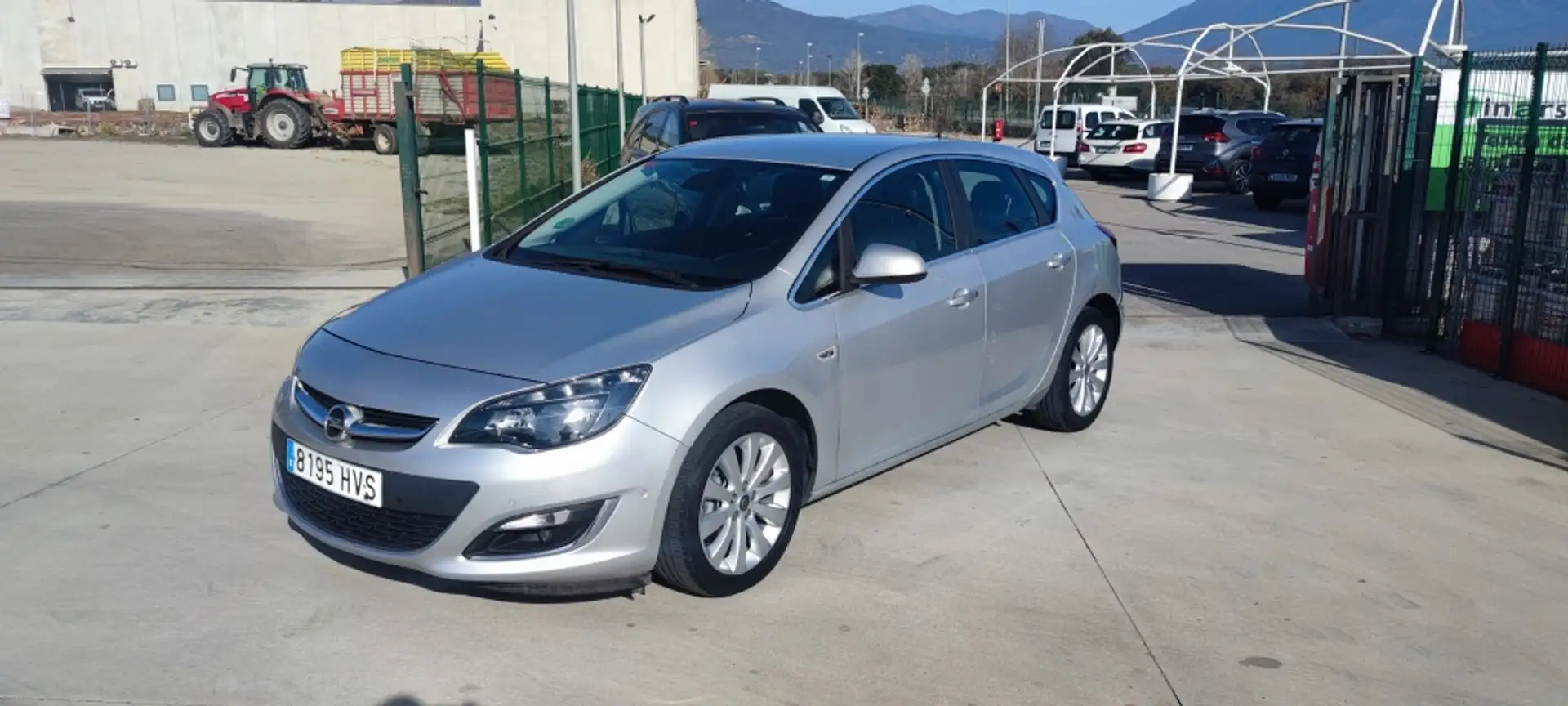 Opel Astra 1.4T Sportive Gris - 1