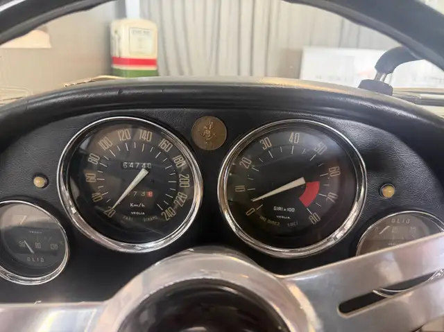 Alfa Romeo Spider view 11