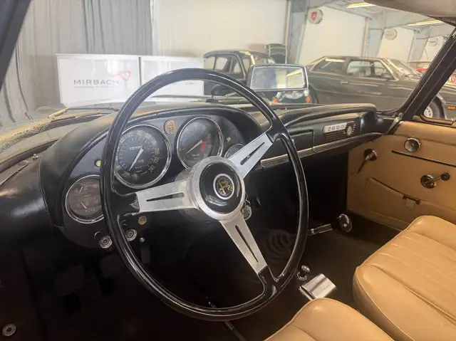 Alfa Romeo Spider view 12