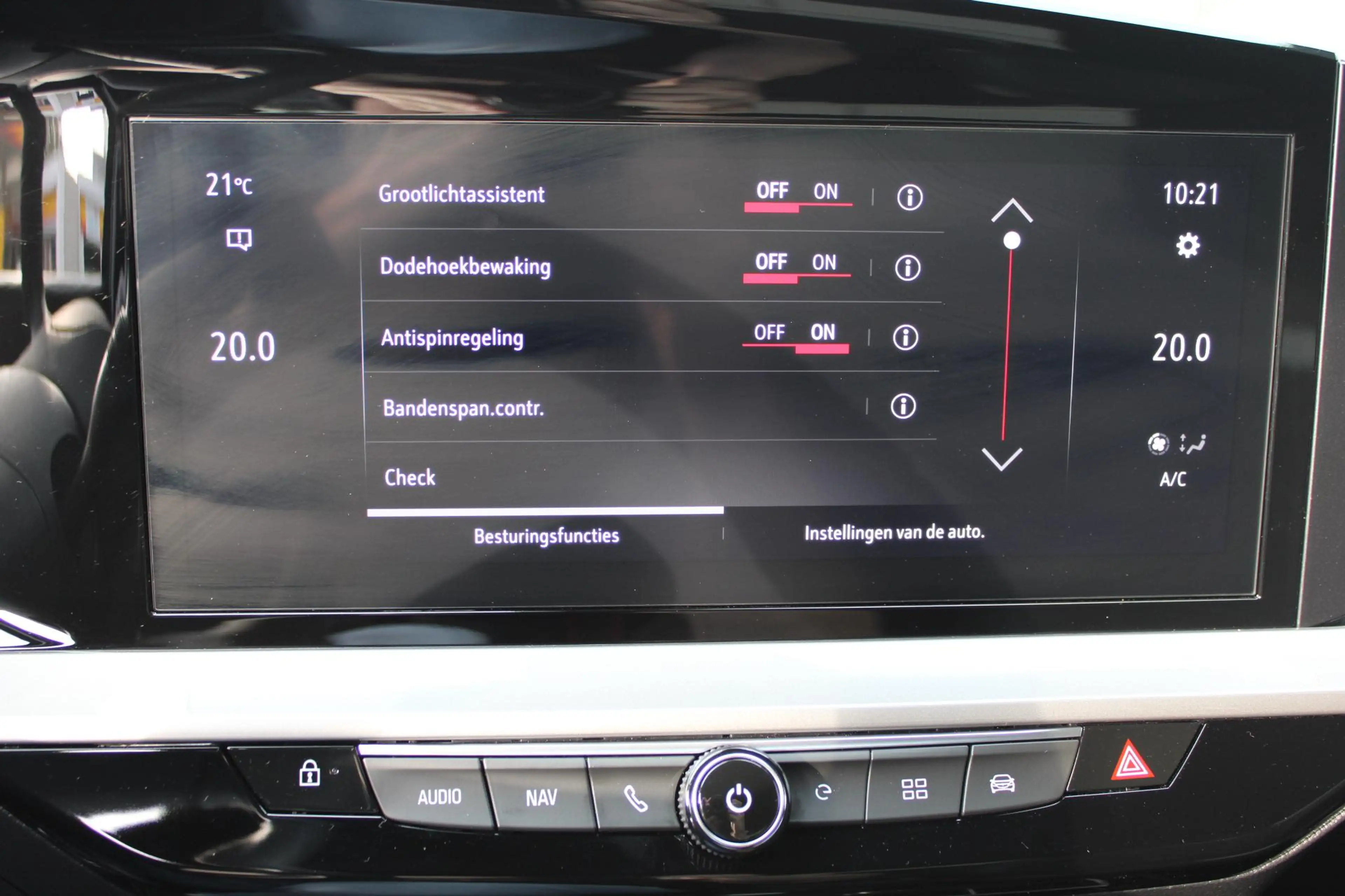 Opel Mokka-E Ultimate 50-kWh 11kw bl. | Navigatie via App | Cam — photo 15