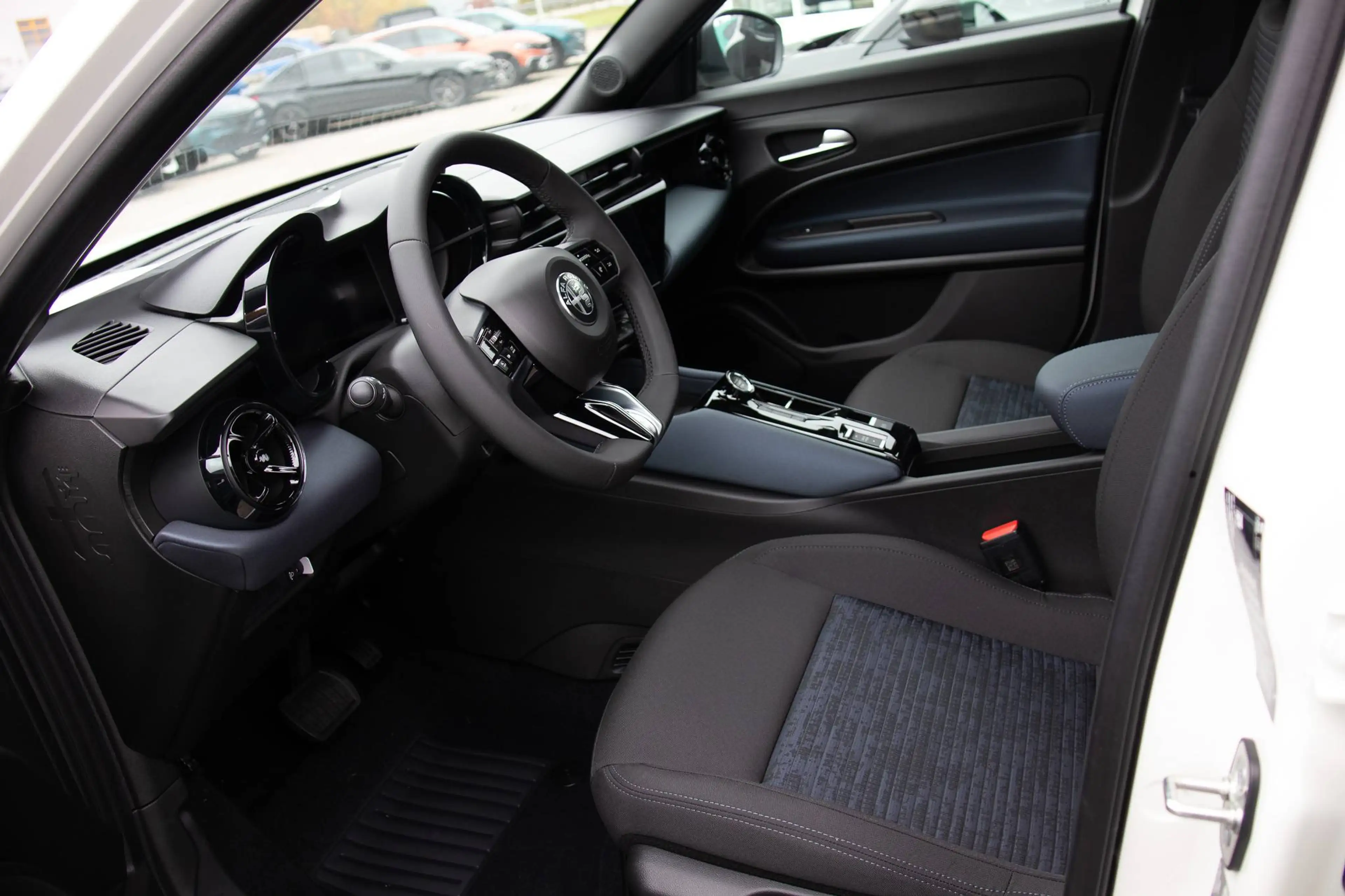Alfa Romeo Junior Junior 1.2 VGT Ibrida — photo 5