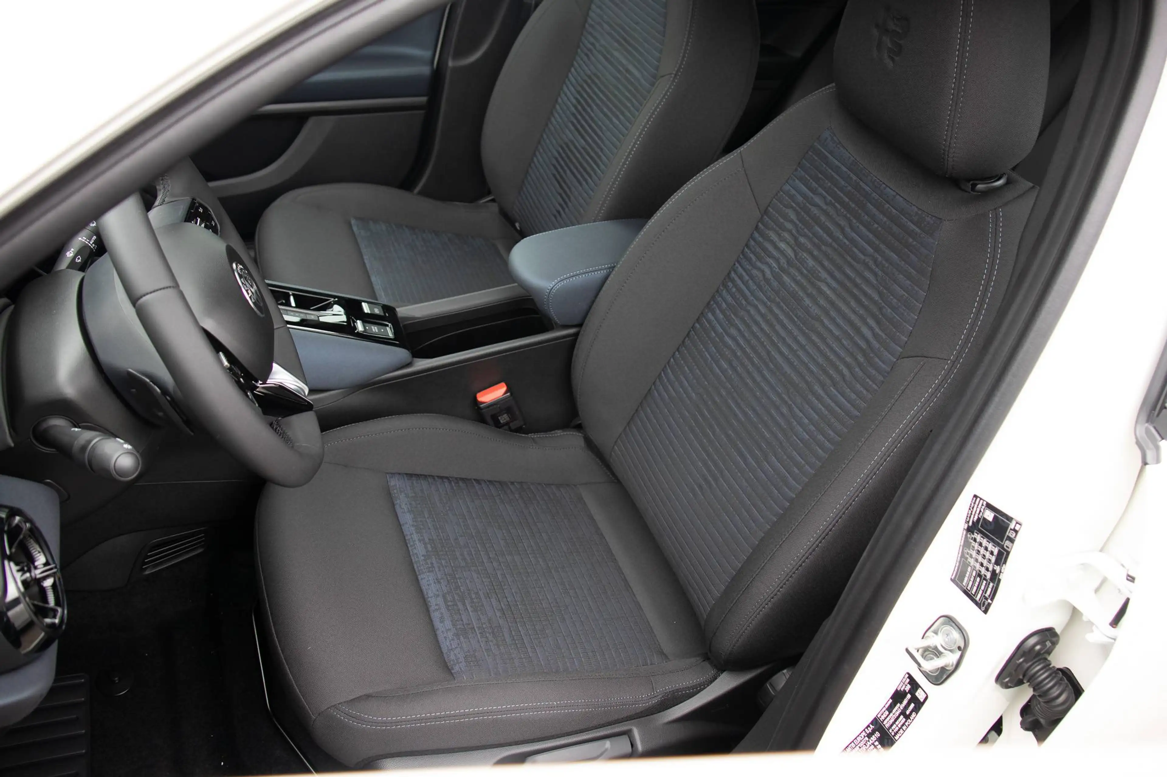 Alfa Romeo Junior Junior 1.2 VGT Ibrida — photo 4