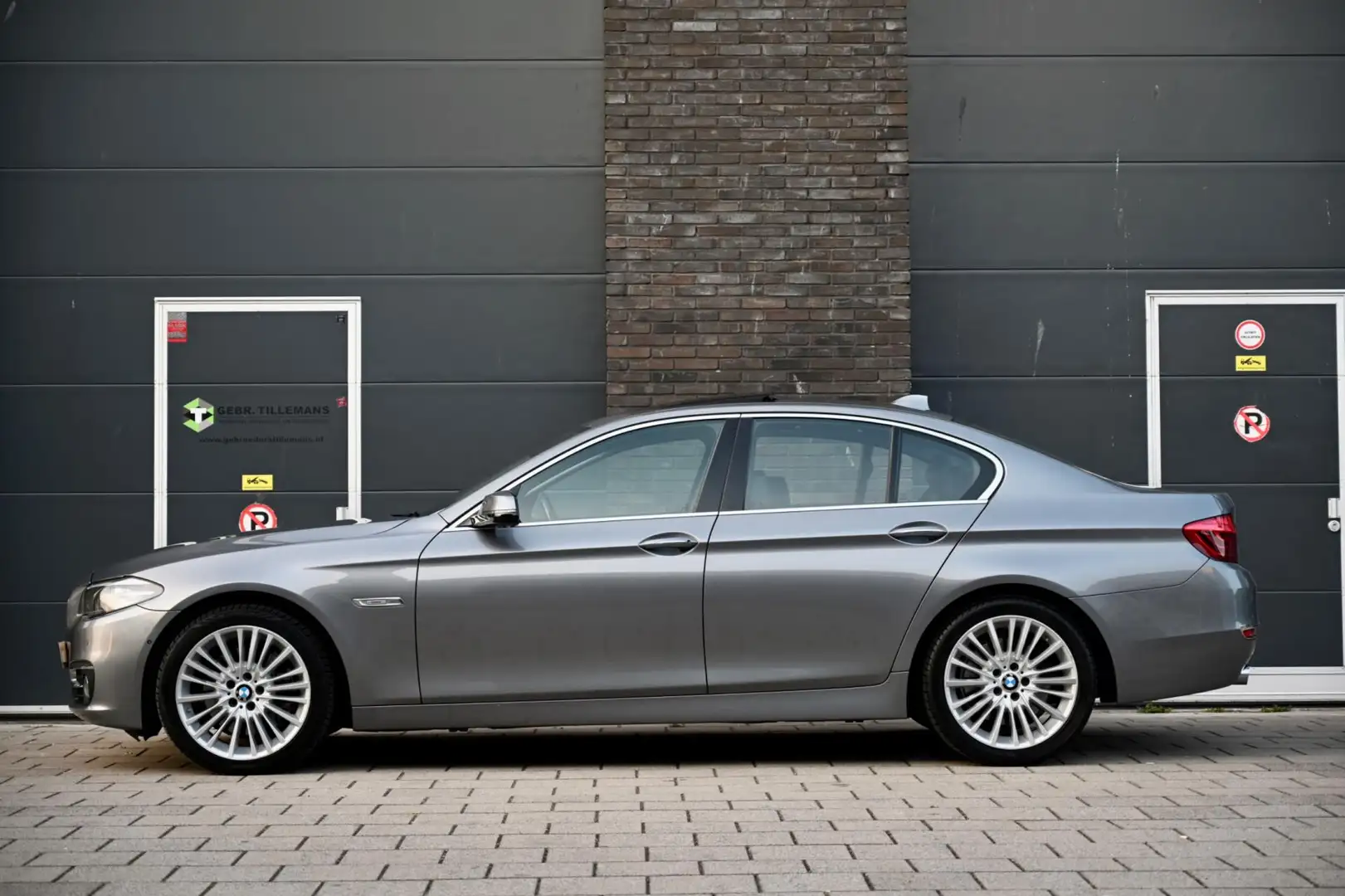 BMW 535 5-serie 535xd High Executive, LCI, 3E EIGENAAR, AC Grijs - 2