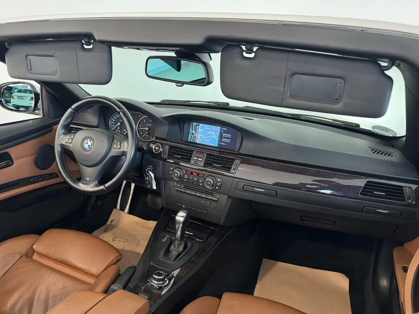 BMW 320 d Cabrio Aut. M-Paket|XENON|MEMORY|SHZ|PDC| Weiß - 2