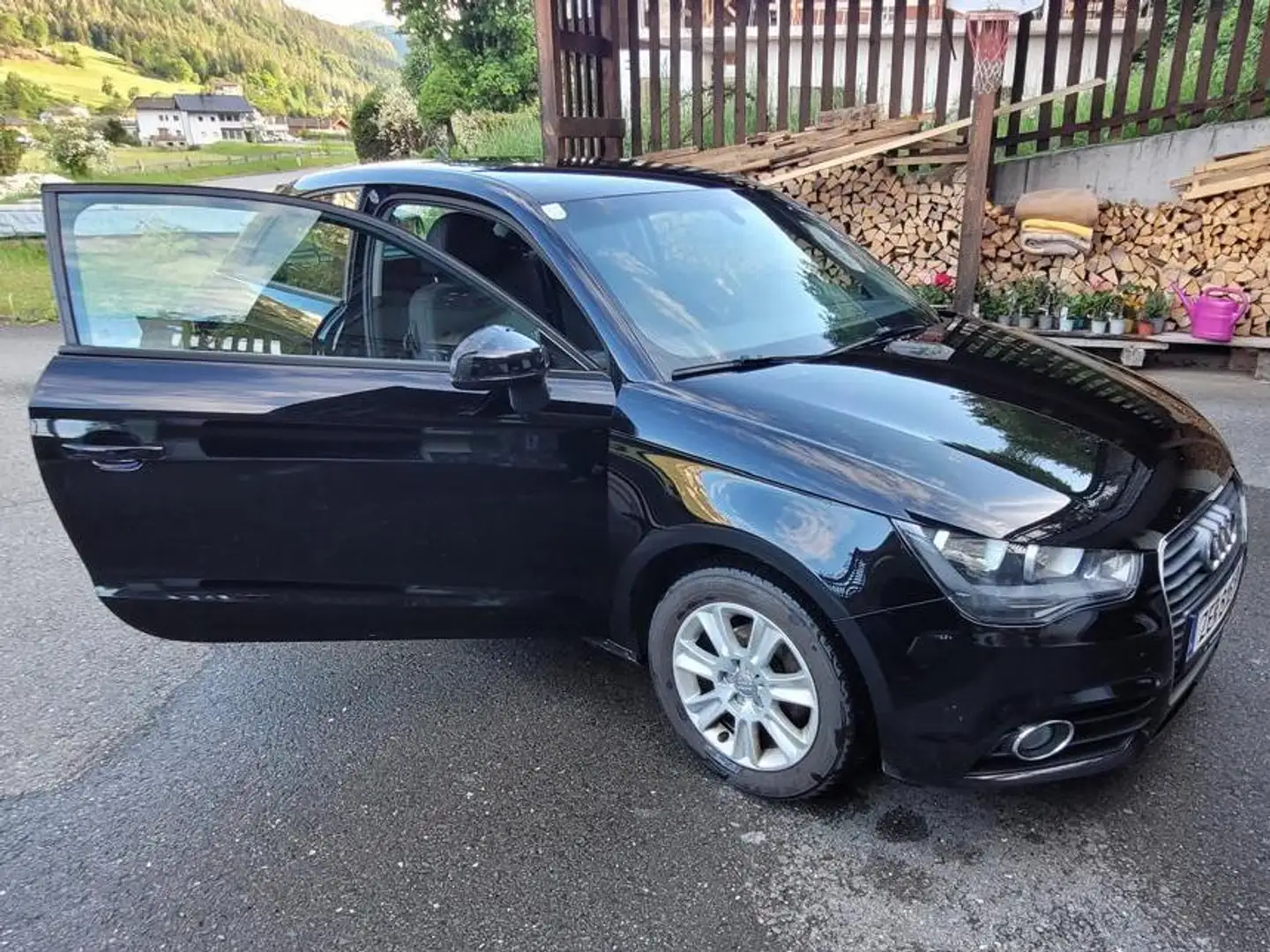 Audi A1 A1 1,6 TDI Attraction Attraction Schwarz - 1