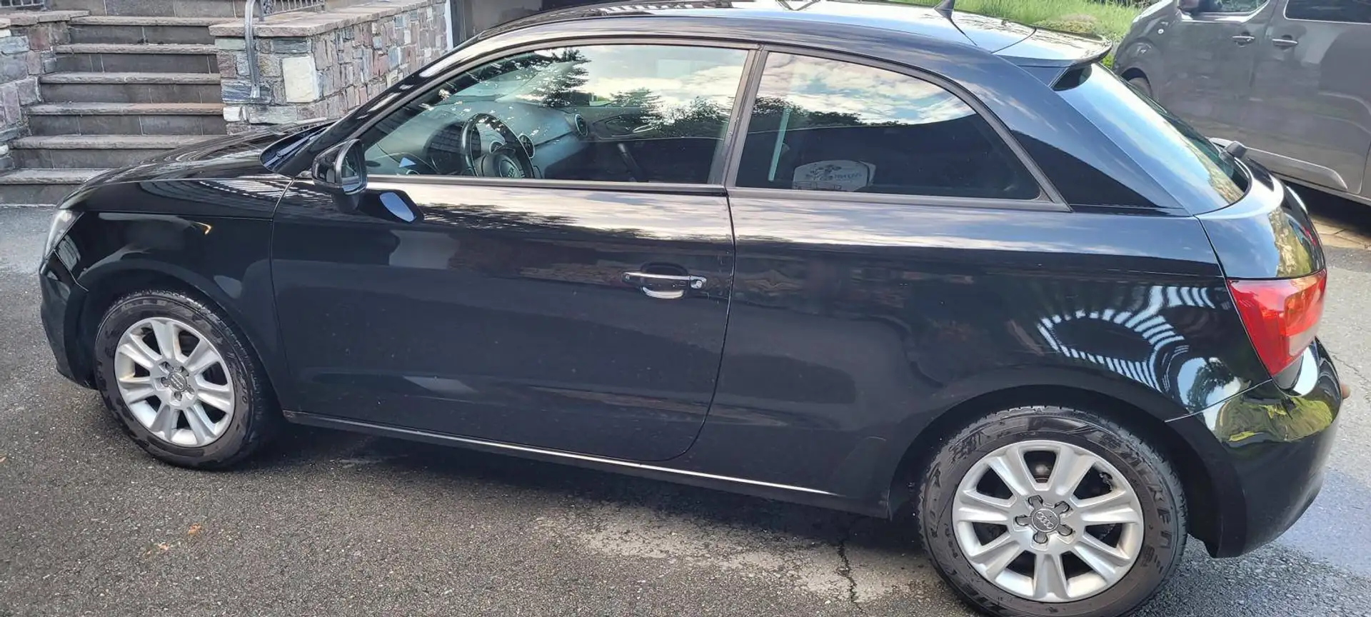 Audi A1 A1 1,6 TDI Attraction Attraction Schwarz - 2