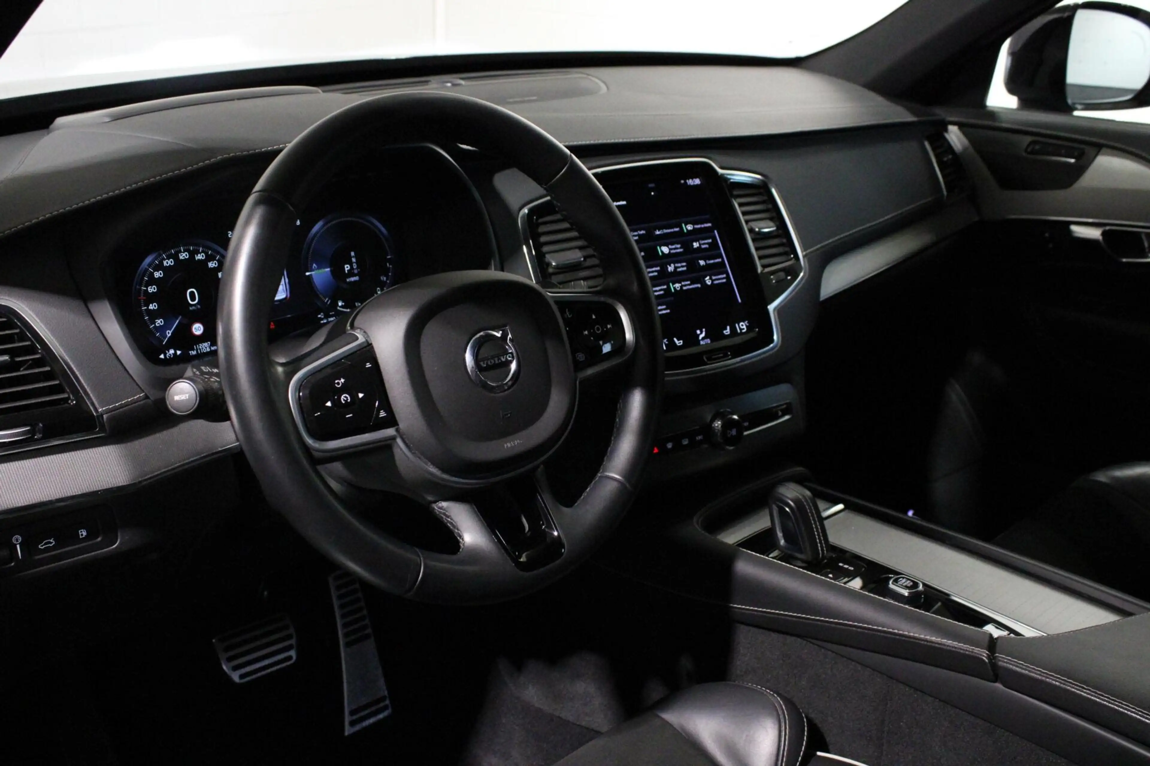 Volvo XC90 2.0 T8 Recharge AWD R-Design | H/K | PANO | Elektr — photo 14