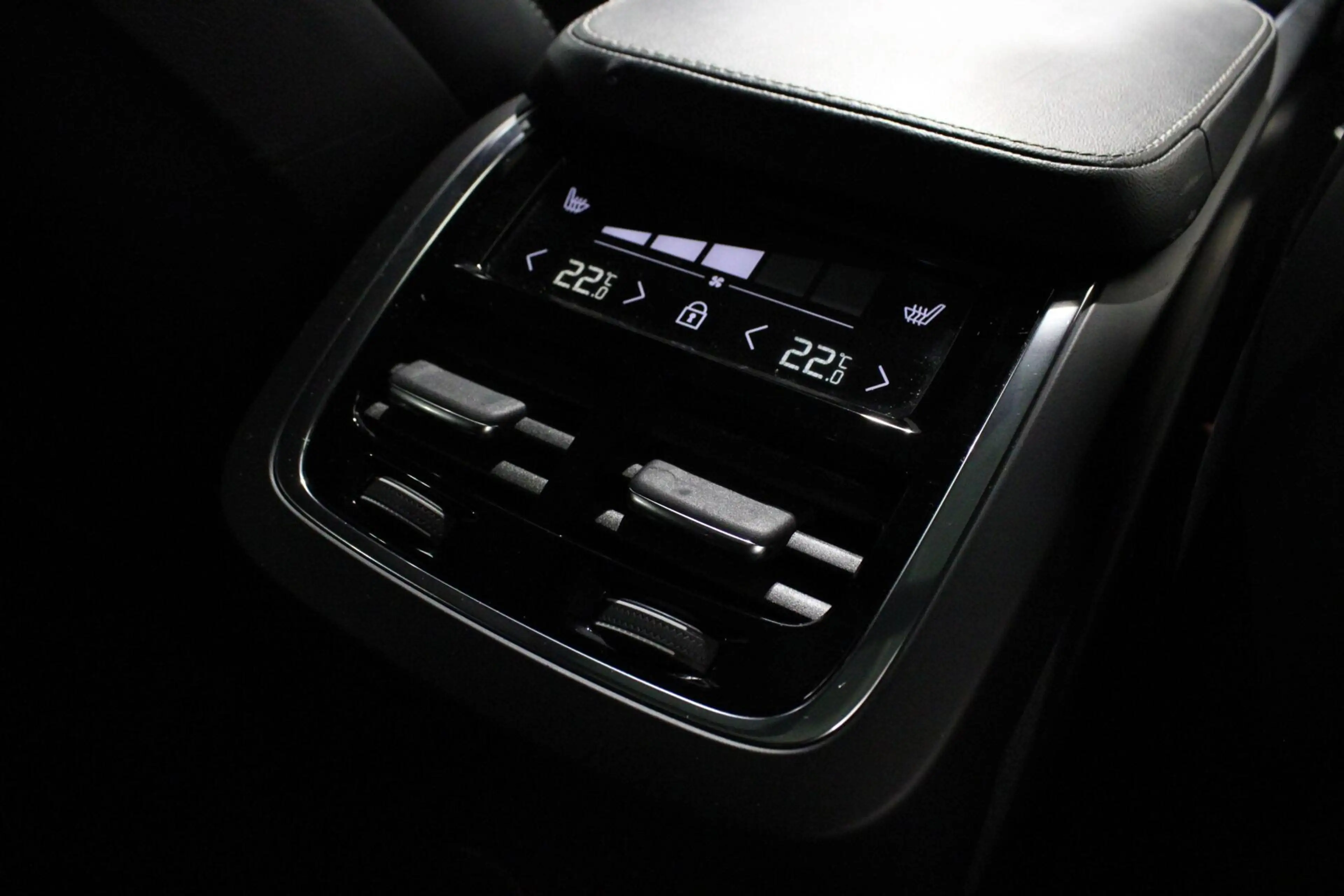Volvo XC90 2.0 T8 Recharge AWD R-Design | H/K | PANO | Elektr — photo 25