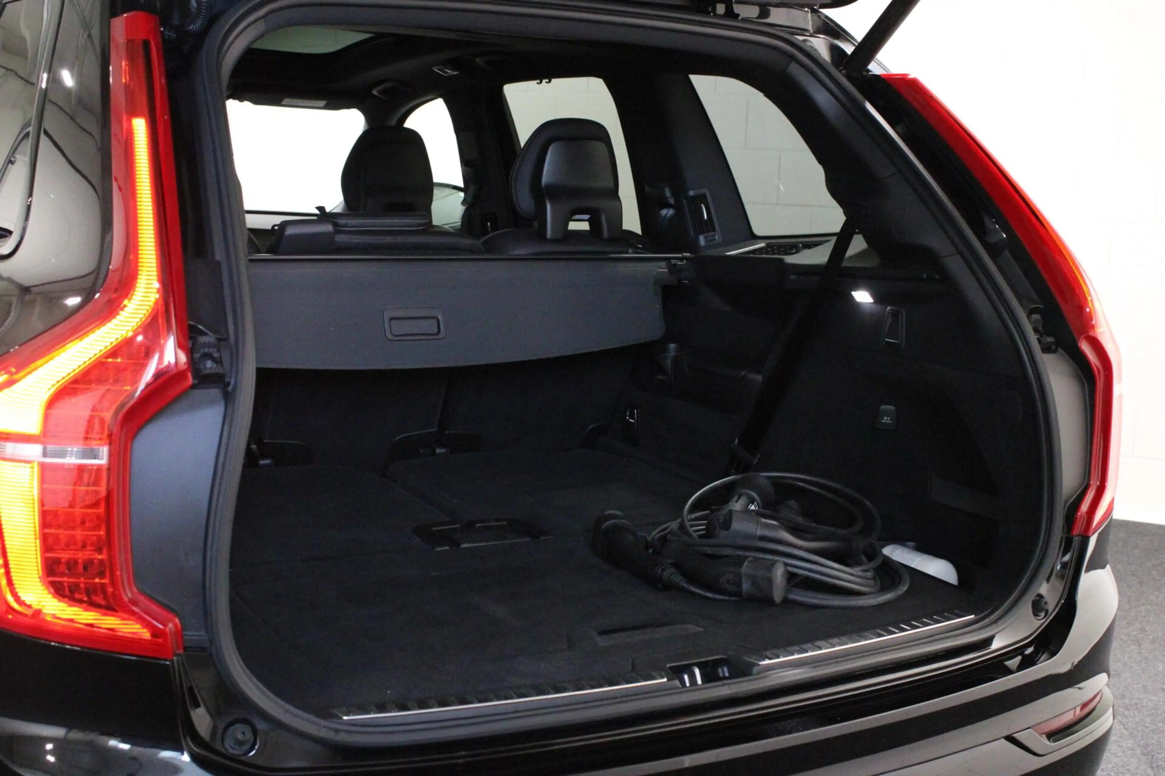 Volvo XC90 2.0 T8 Recharge AWD R-Design | H/K | PANO | Elektr — photo 28