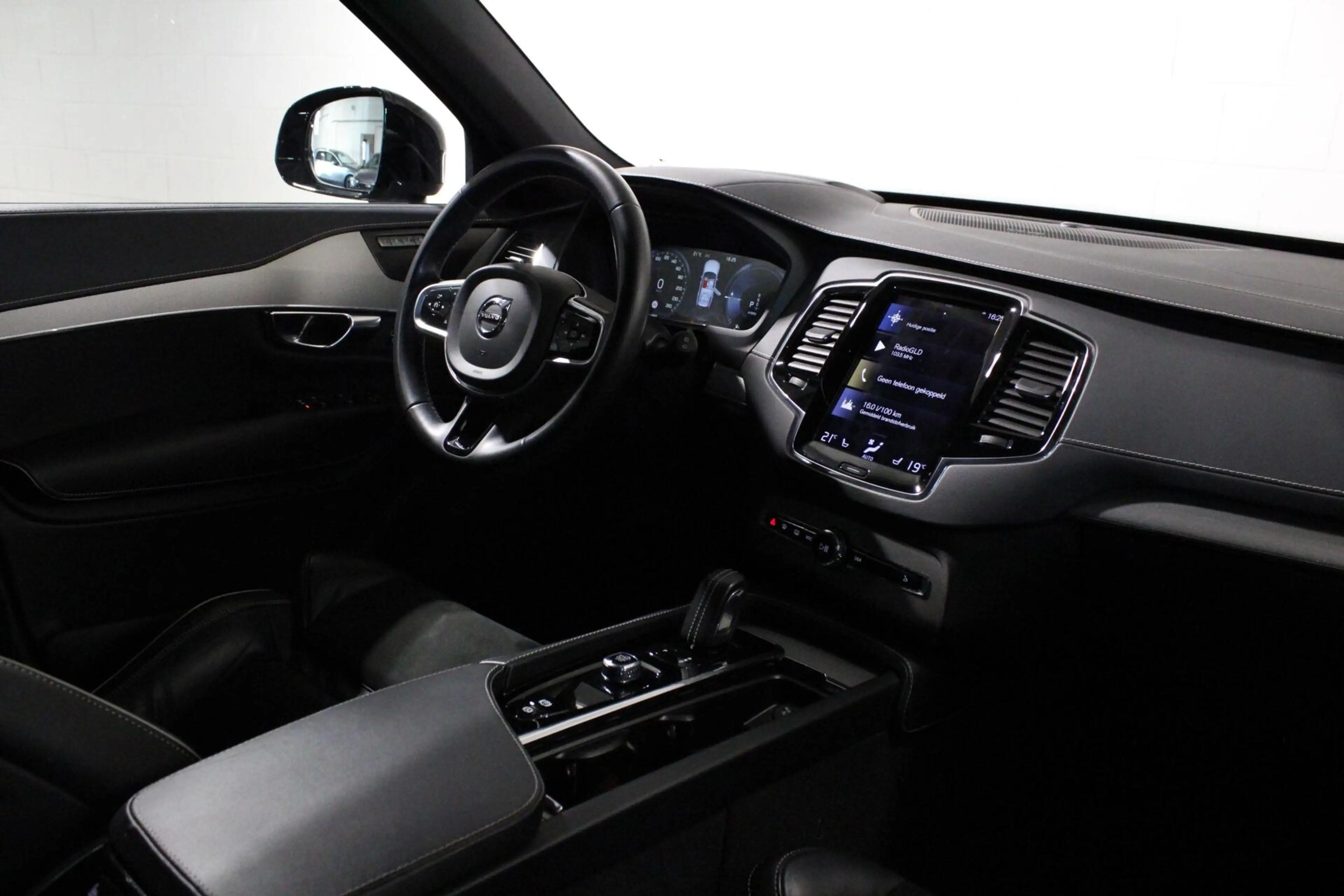 Volvo XC90 2.0 T8 Recharge AWD R-Design | H/K | PANO | Elektr — photo 4