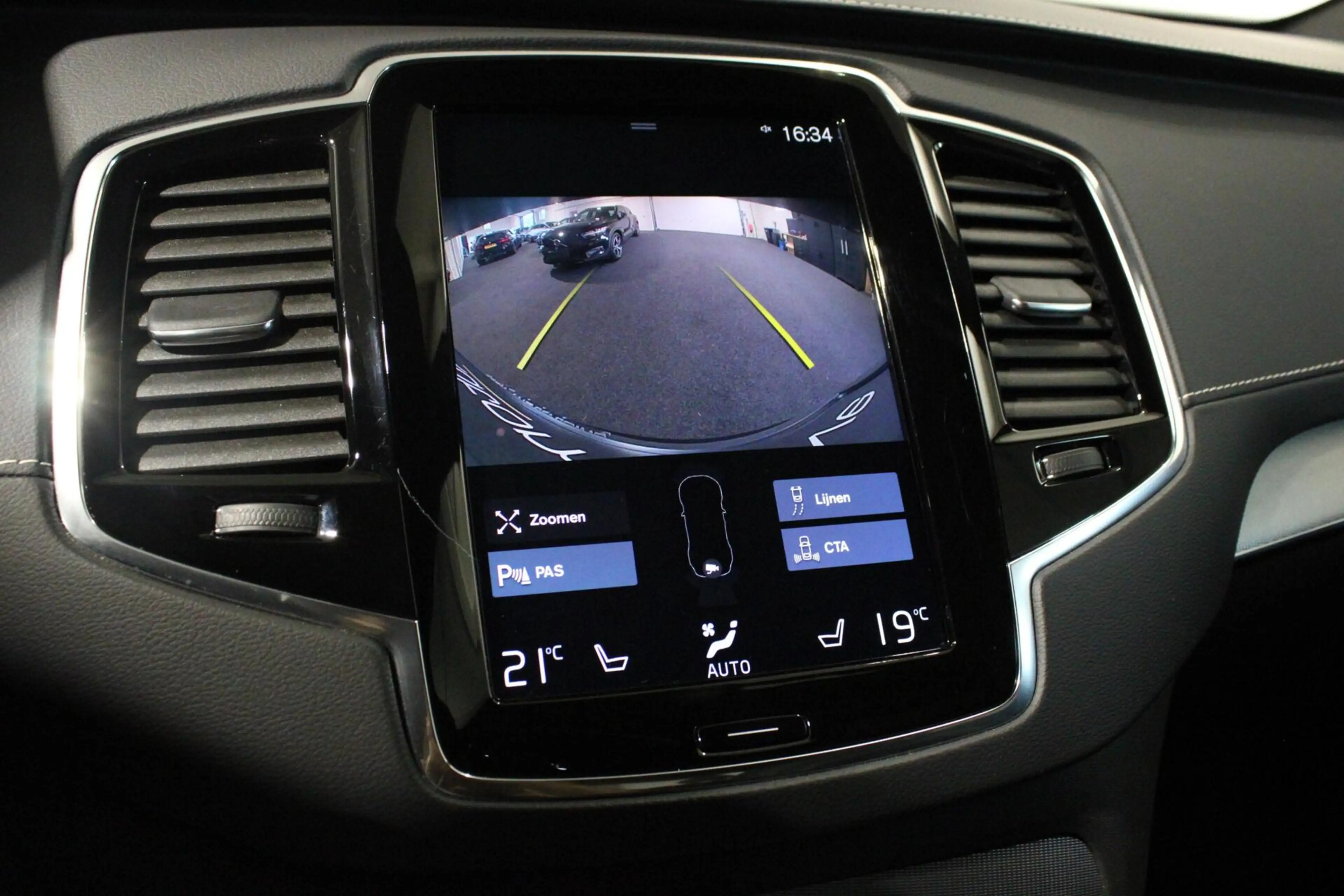 Volvo XC90 2.0 T8 Recharge AWD R-Design | H/K | PANO | Elektr — photo 19