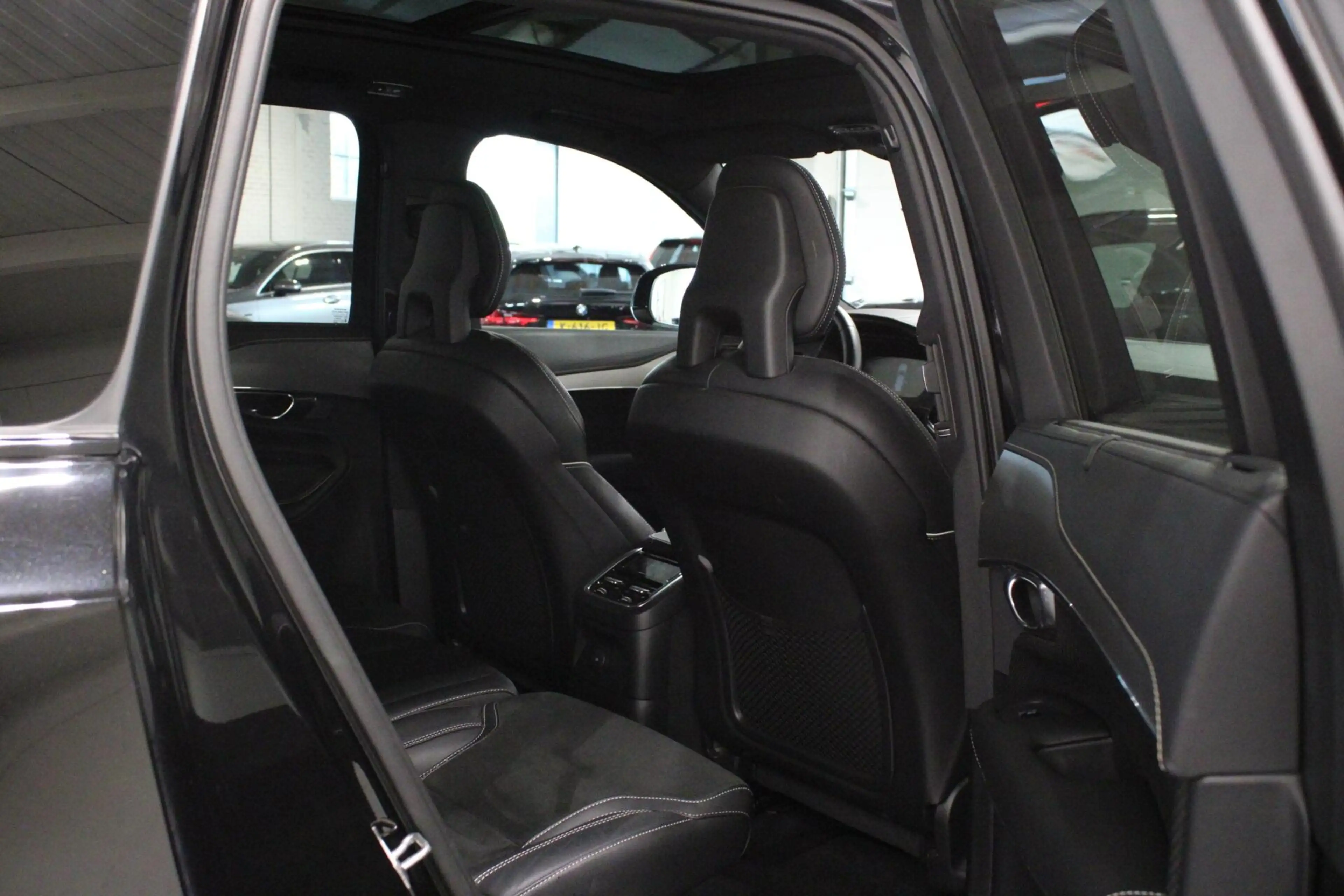 Volvo XC90 2.0 T8 Recharge AWD R-Design | H/K | PANO | Elektr — photo 24