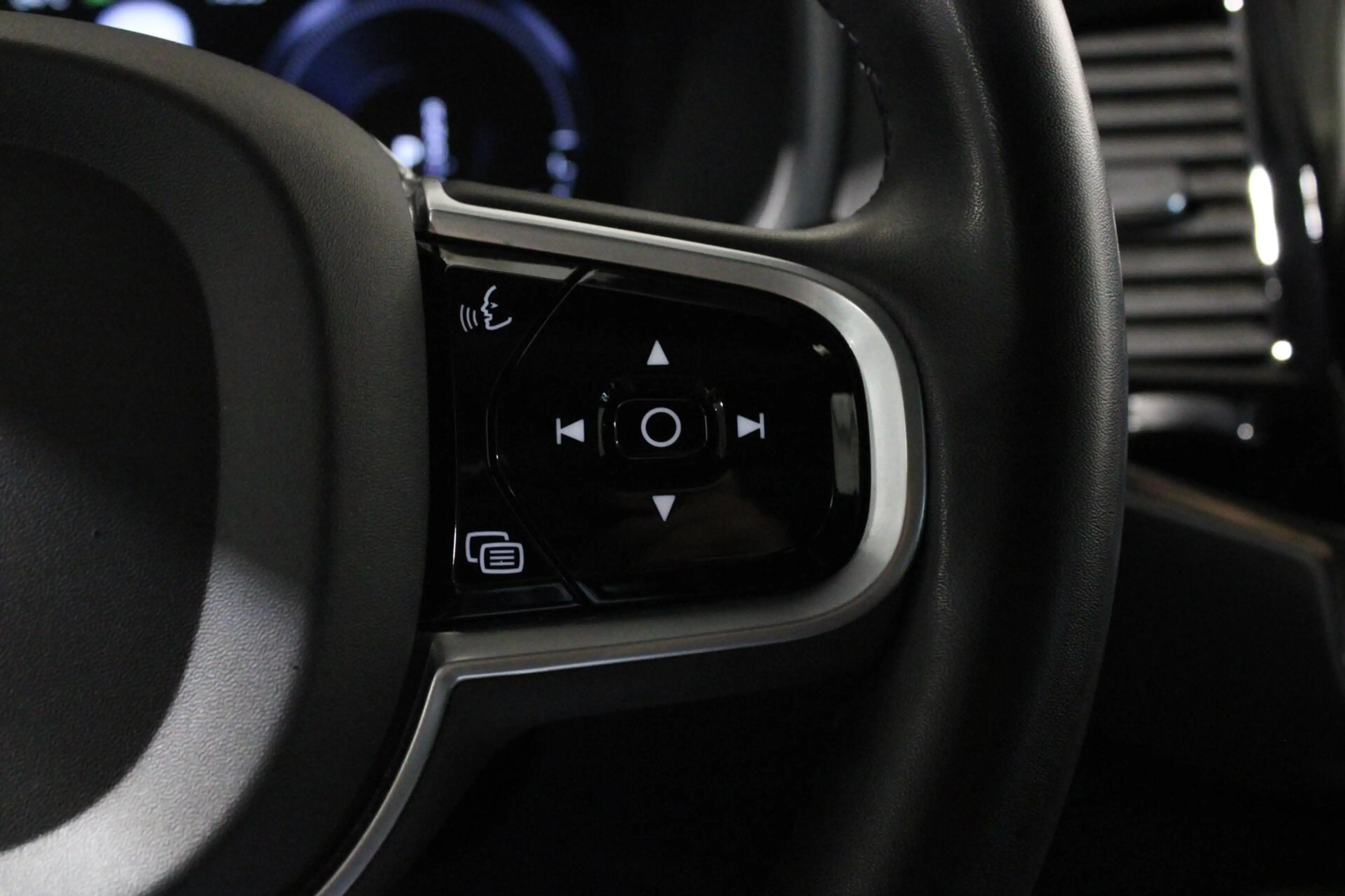 Volvo XC90 2.0 T8 Recharge AWD R-Design | H/K | PANO | Elektr — photo 18