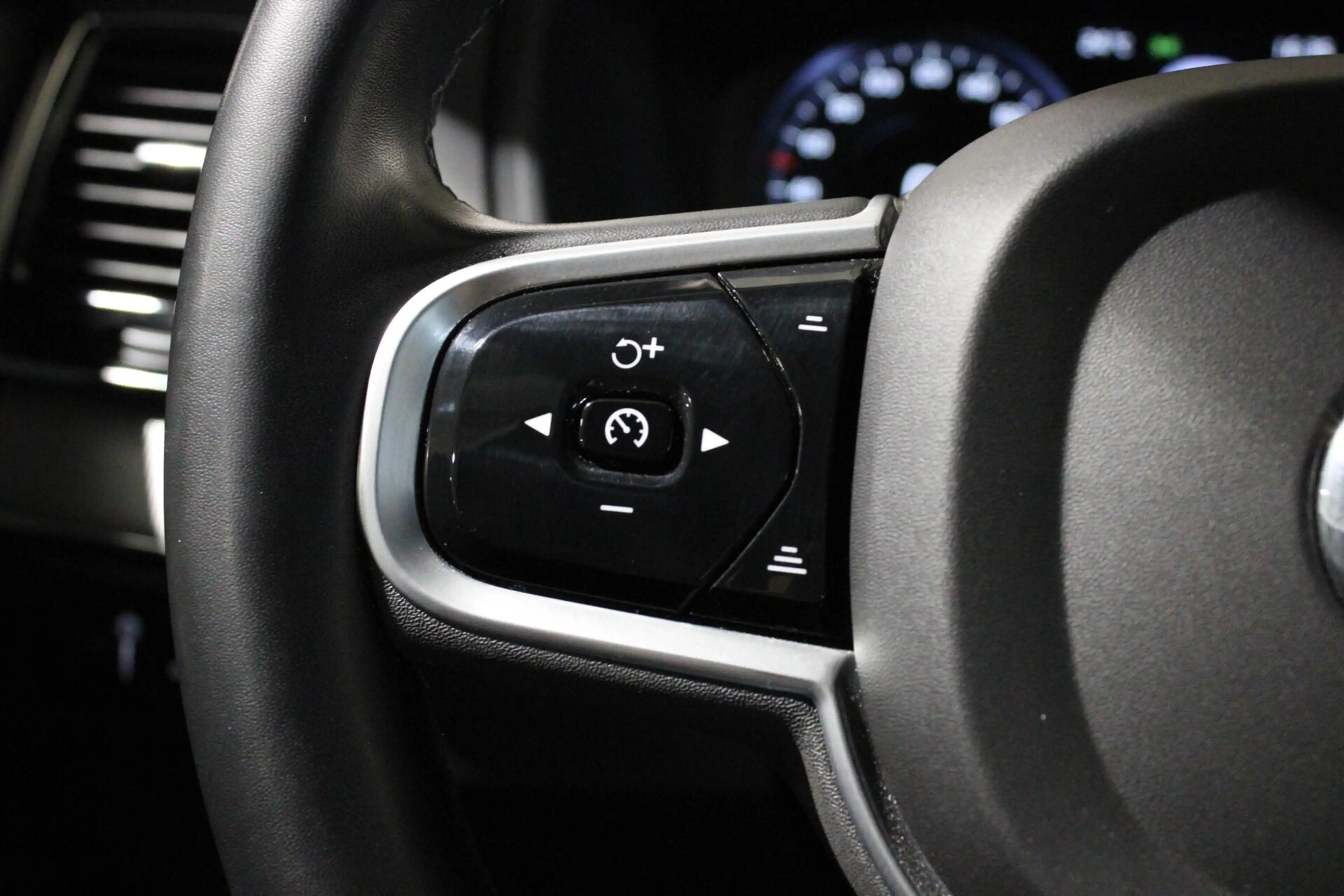 Volvo XC90 2.0 T8 Recharge AWD R-Design | H/K | PANO | Elektr — photo 15
