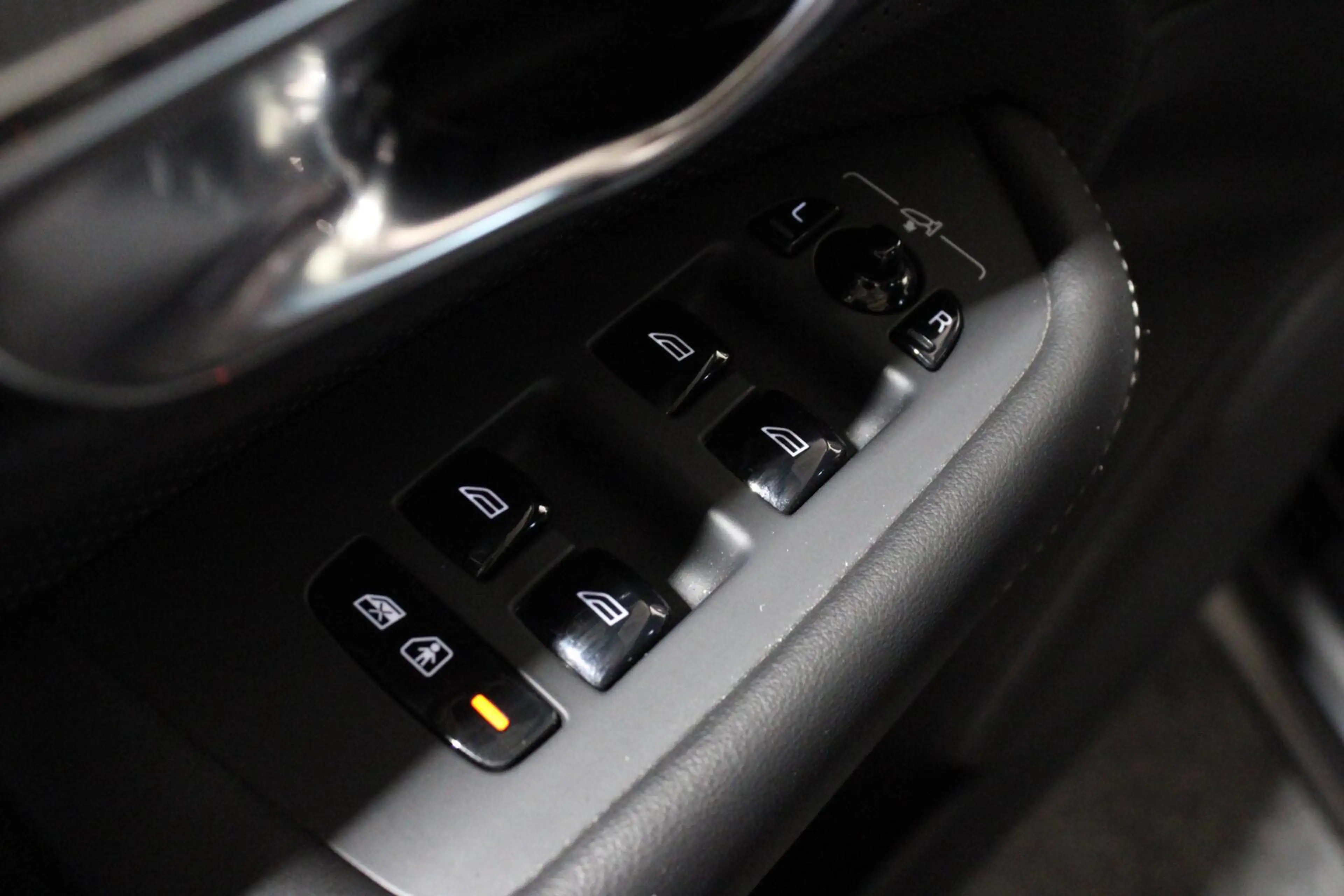 Volvo XC90 2.0 T8 Recharge AWD R-Design | H/K | PANO | Elektr — photo 9