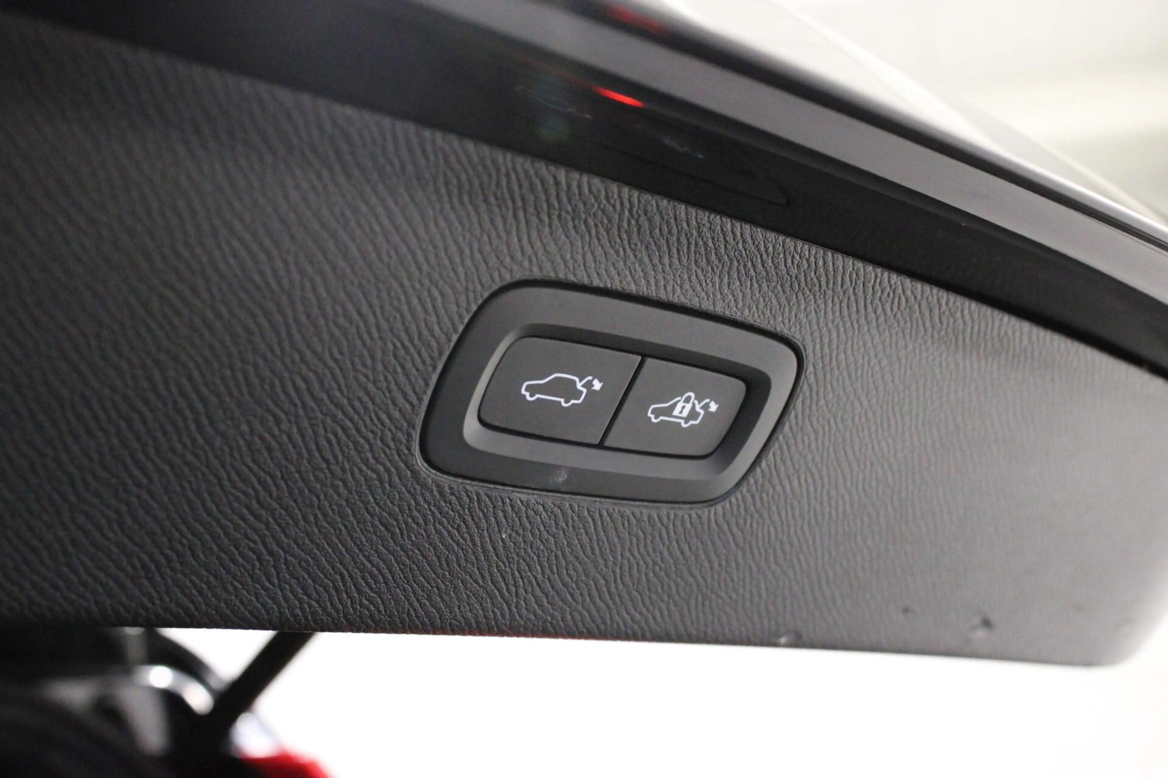 Volvo XC90 2.0 T8 Recharge AWD R-Design | H/K | PANO | Elektr — photo 29