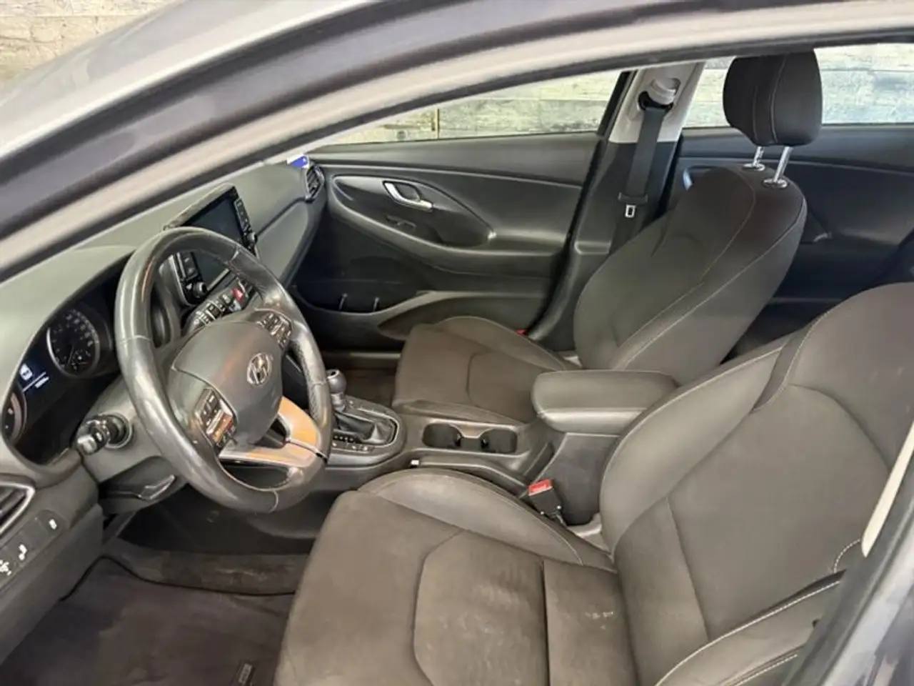 Hyundai ELANTRA снимка Hyundai ELANTRA
