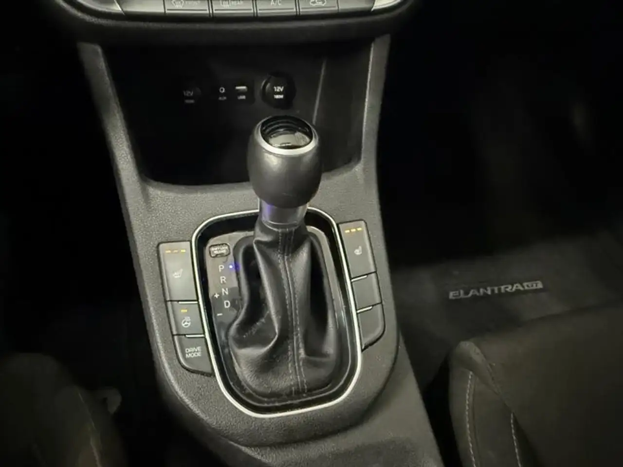 Hyundai ELANTRA снимка Hyundai ELANTRA