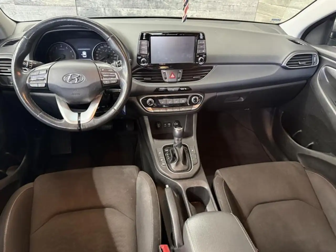 Hyundai ELANTRA снимка Hyundai ELANTRA