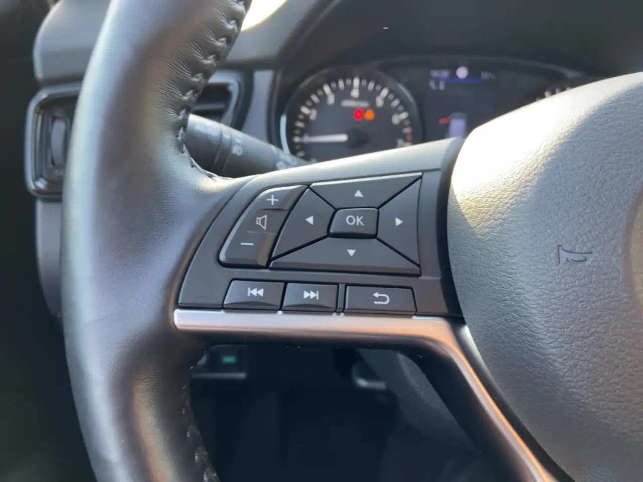 Nissan X-Trail TEKNA 1.3 DIG-T 160 PS / 5Sitzer/PGD/Elekt.Heckkla 23