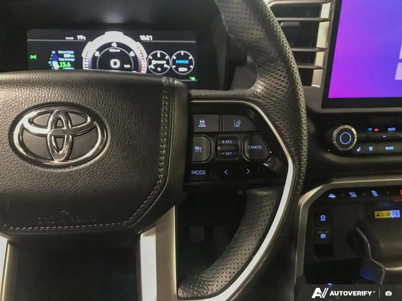 Toyota Tundra снимка Toyota Tundra