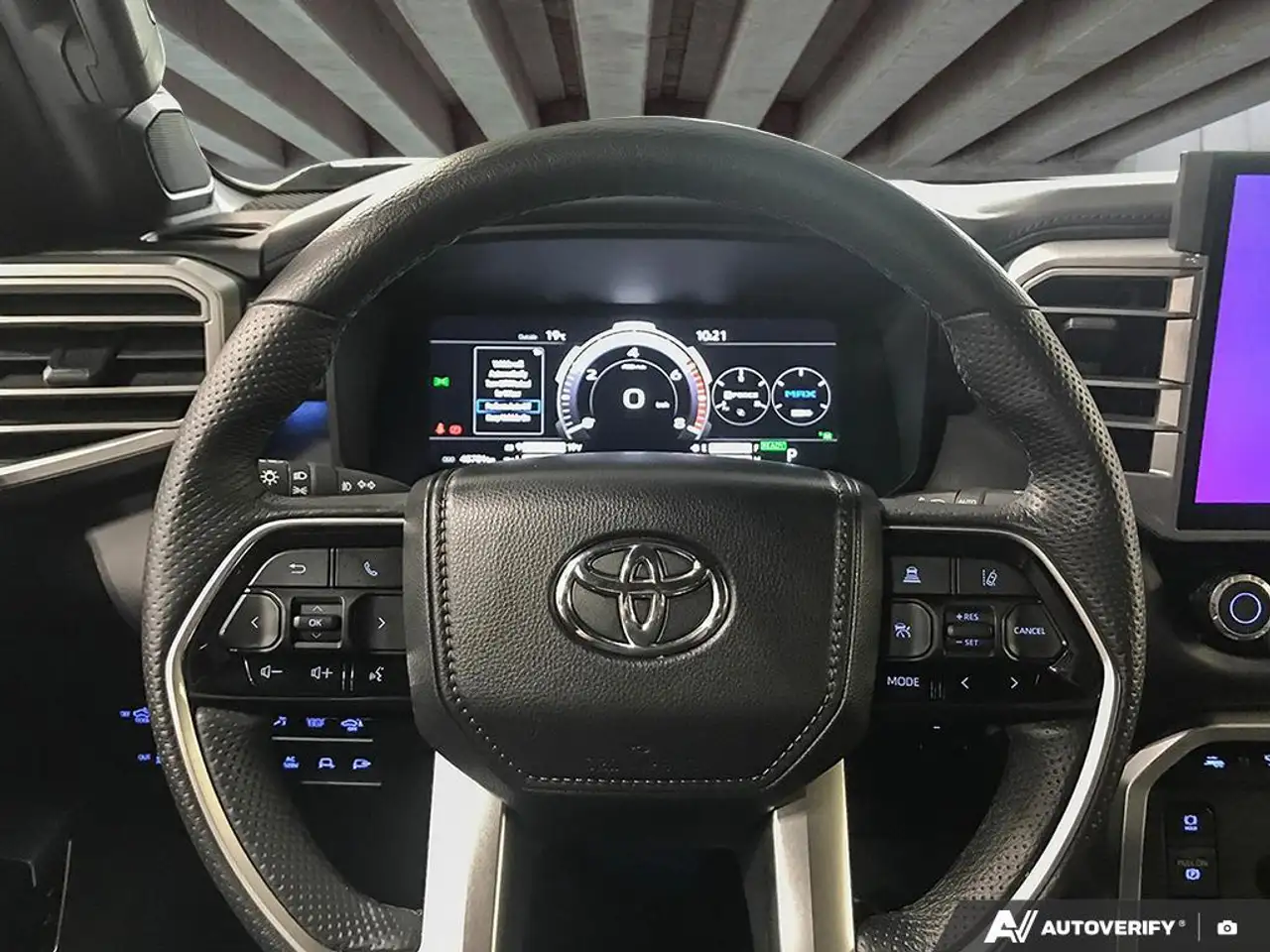 Toyota Tundra снимка Toyota Tundra