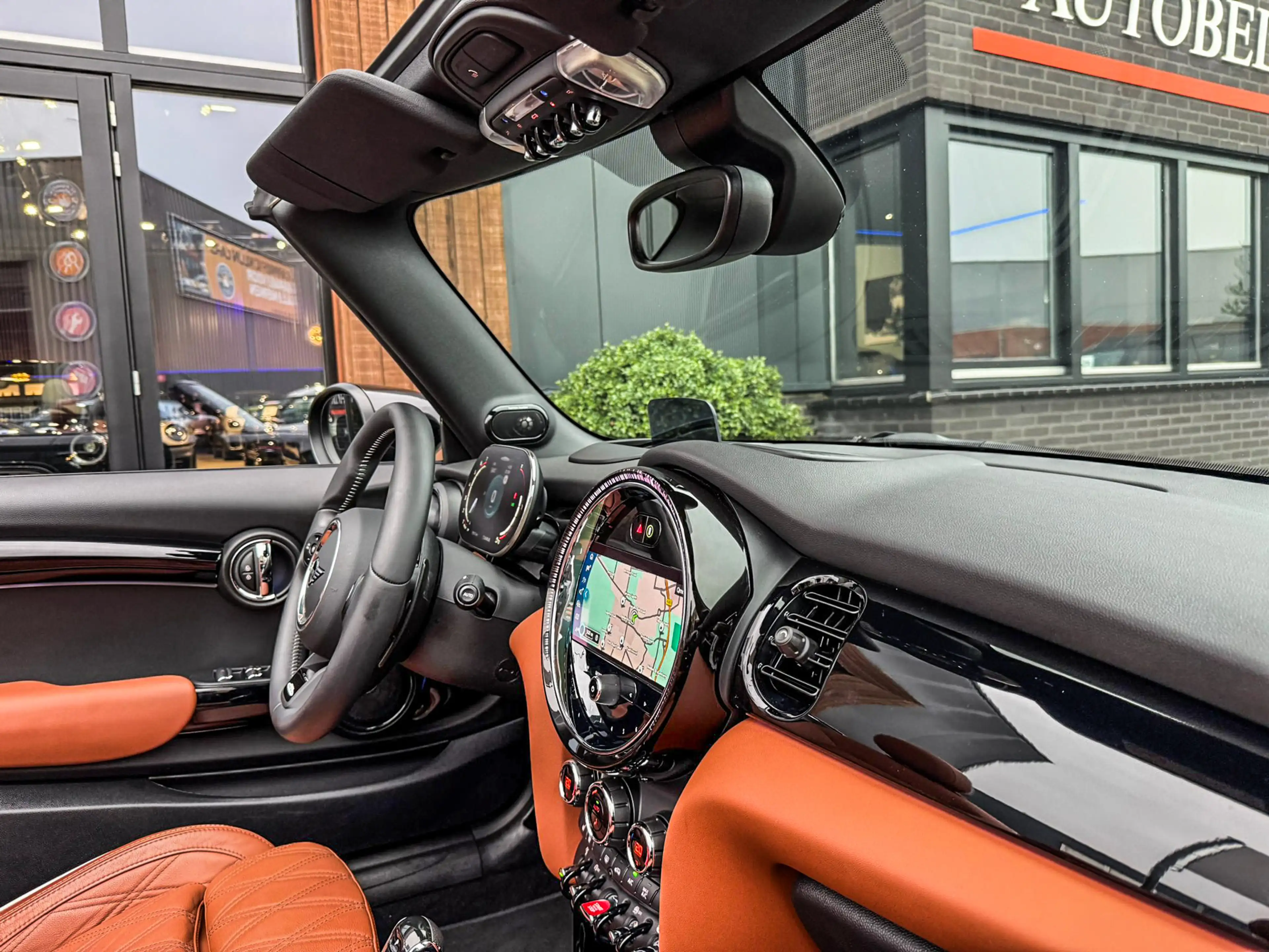 MINI John Cooper Works Cabrio 2.0 JCW Pack F1 aut 231pk/Chester brown leer/Hk/Ca — photo 2