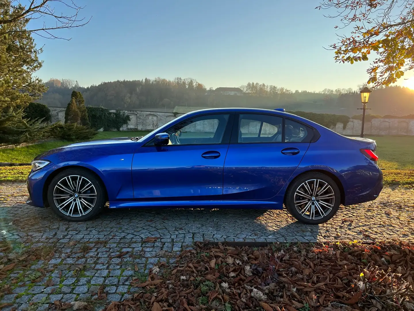 BMW 330 i M SPORT Paket *LED*M-SPORTBREMSEN* MOD. 2020 Blau - 2