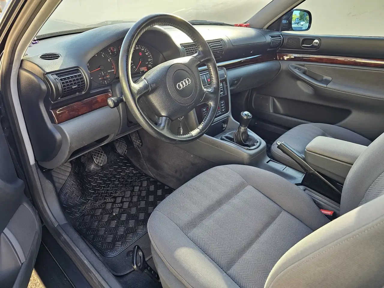 Audi A4 1.6, foto 12