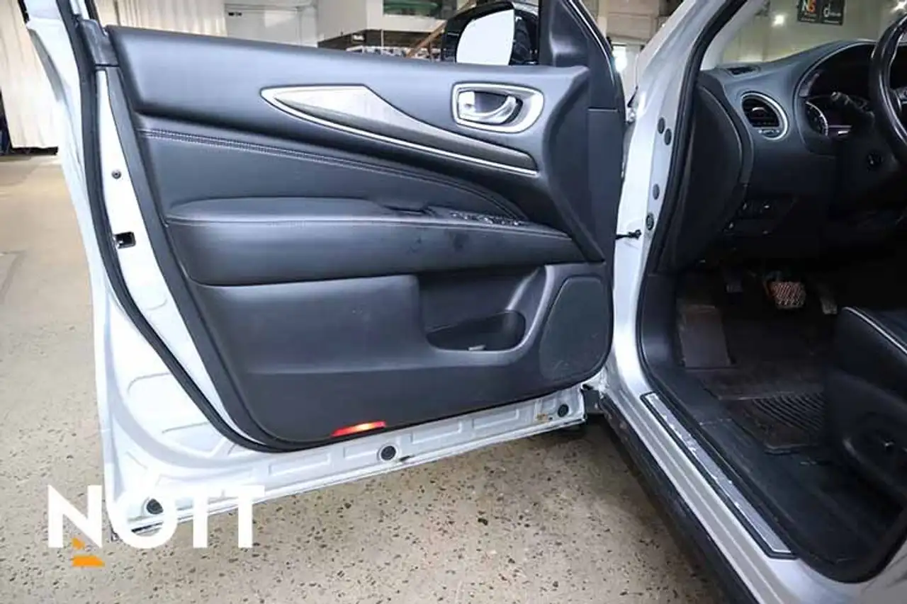 Infiniti QX60 снимка Infiniti QX60