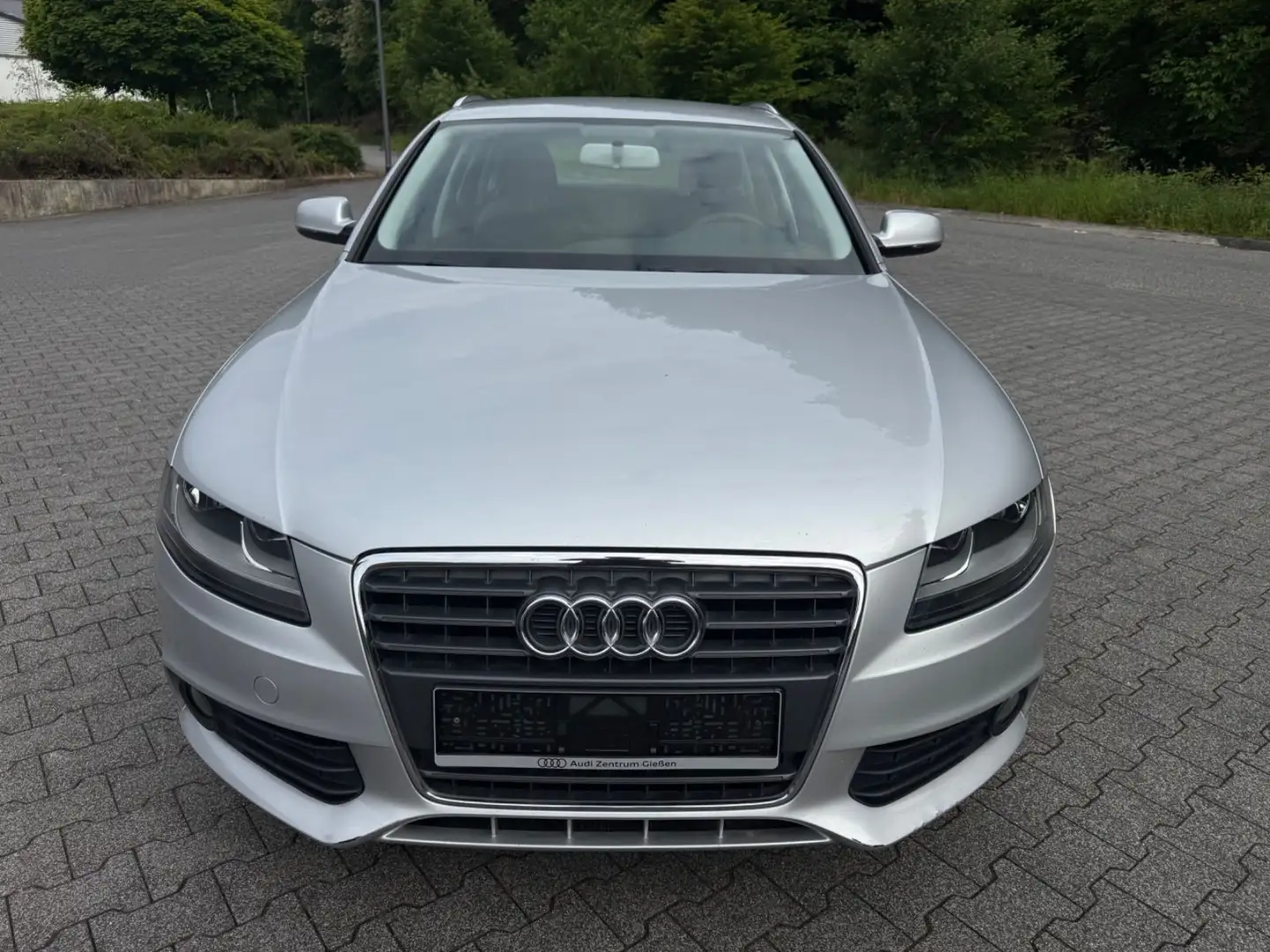 Audi A4 Avant Attraction Stříbrná - 2