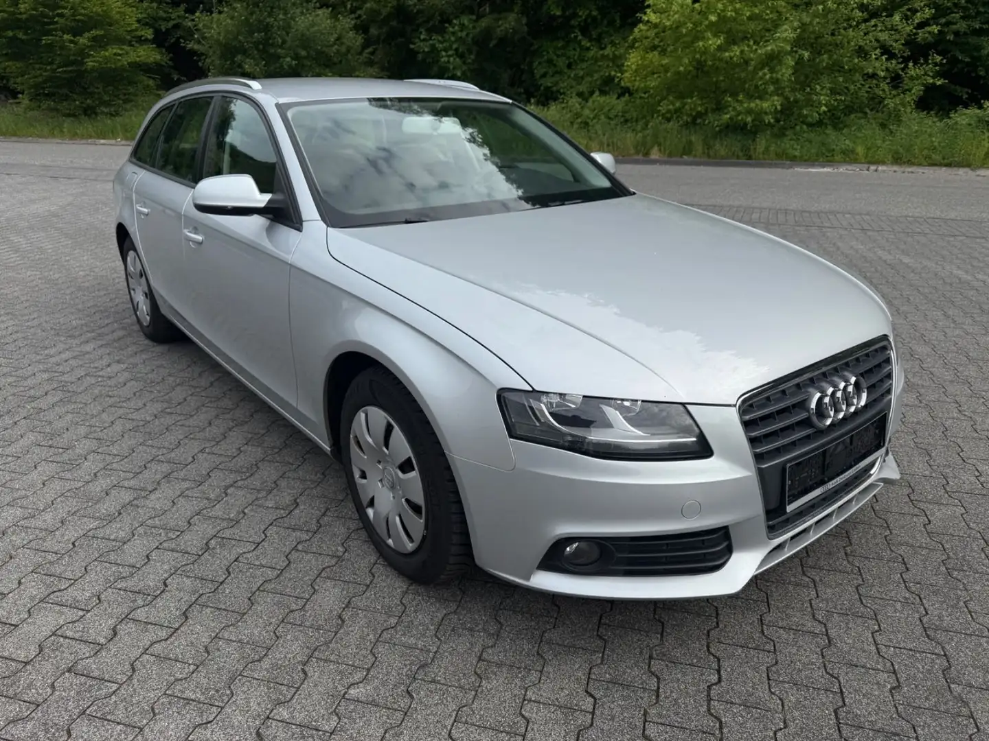 Audi A4 Avant Attraction Stříbrná - 1