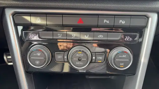 Volkswagen T-Roc view 13