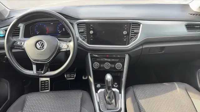 Volkswagen T-Roc view 11