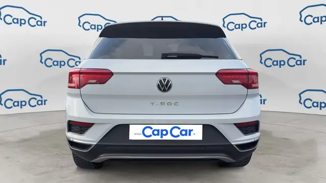Volkswagen T-Roc view 3