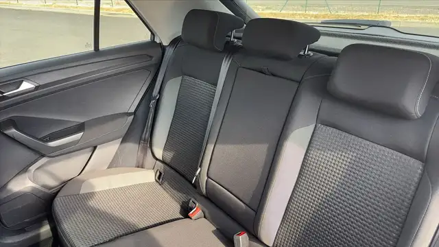 Volkswagen T-Roc view 9