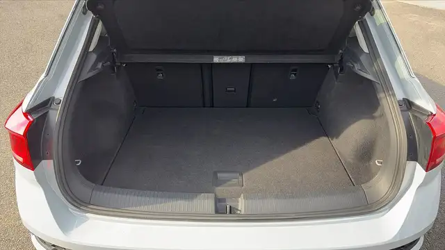 Volkswagen T-Roc view 14