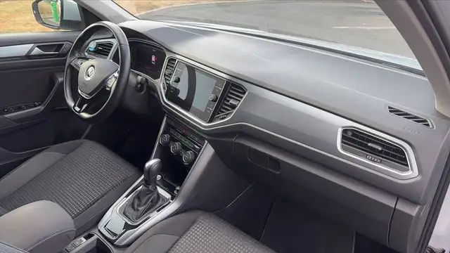 Volkswagen T-Roc view 10