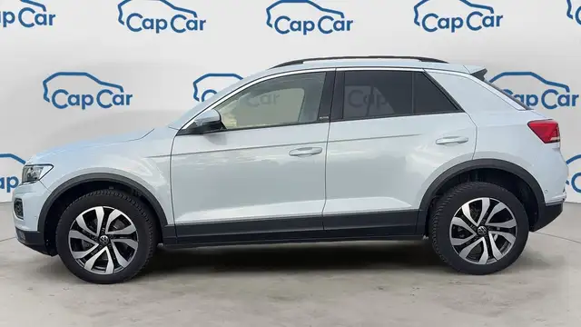 Volkswagen T-Roc view 2