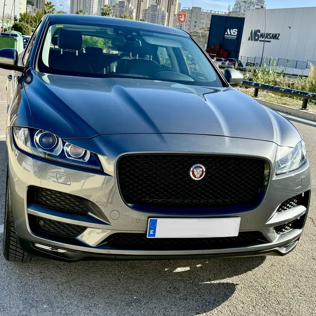 Jaguar F-Pace Gris - 2