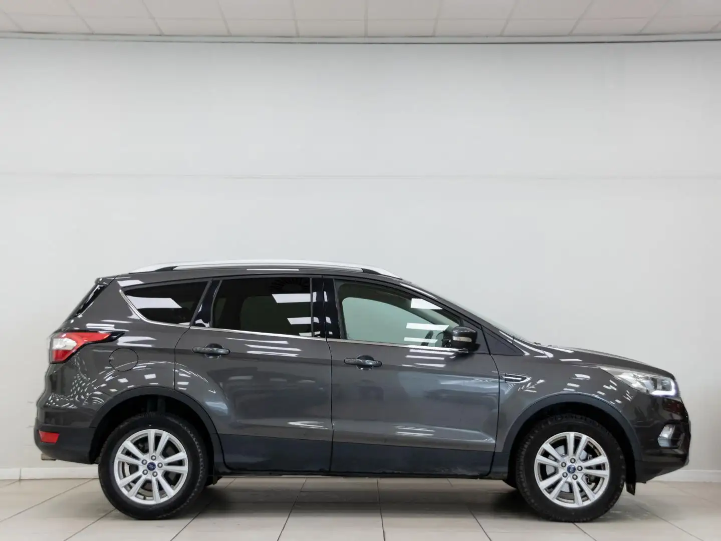 Ford Kuga 1.5TDCi Auto S&S Trend+ 4x2 120 Gris - 2
