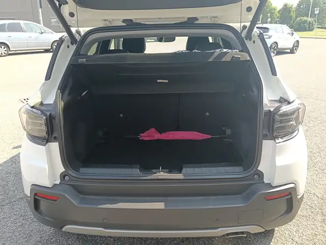Jeep Avenger view 21
