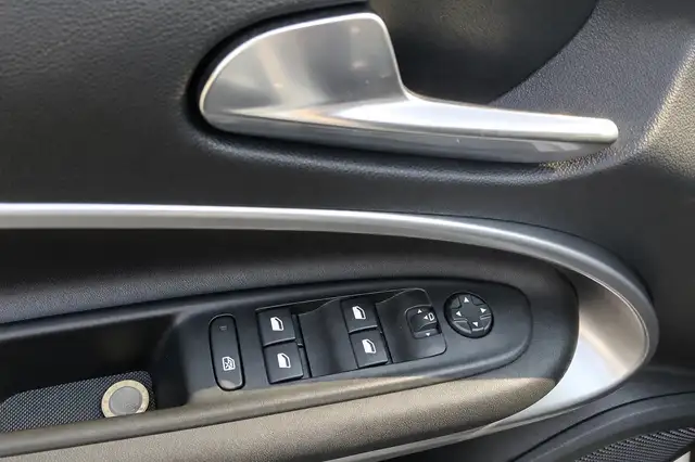 Jeep Avenger view 8